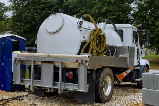 Portable Toilet Options We Offer in Shorewood Tower Hills Harbert, MI